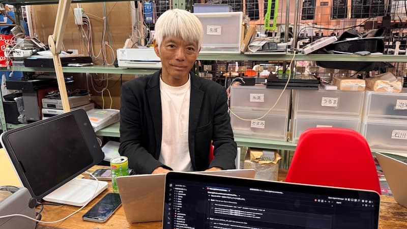坂本さん、授業スタート。PCを開く
